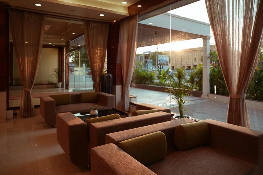 בהוי Ramee The Srinivas Palace מראה חיצוני תמונה