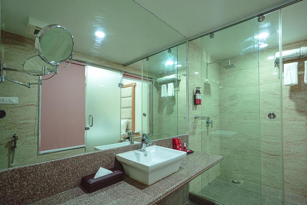 בהוי Ramee The Srinivas Palace מראה חיצוני תמונה