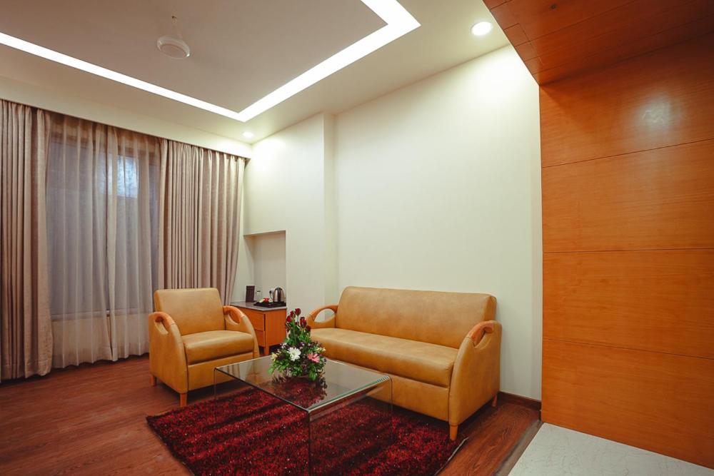 בהוי Ramee The Srinivas Palace מראה חיצוני תמונה
