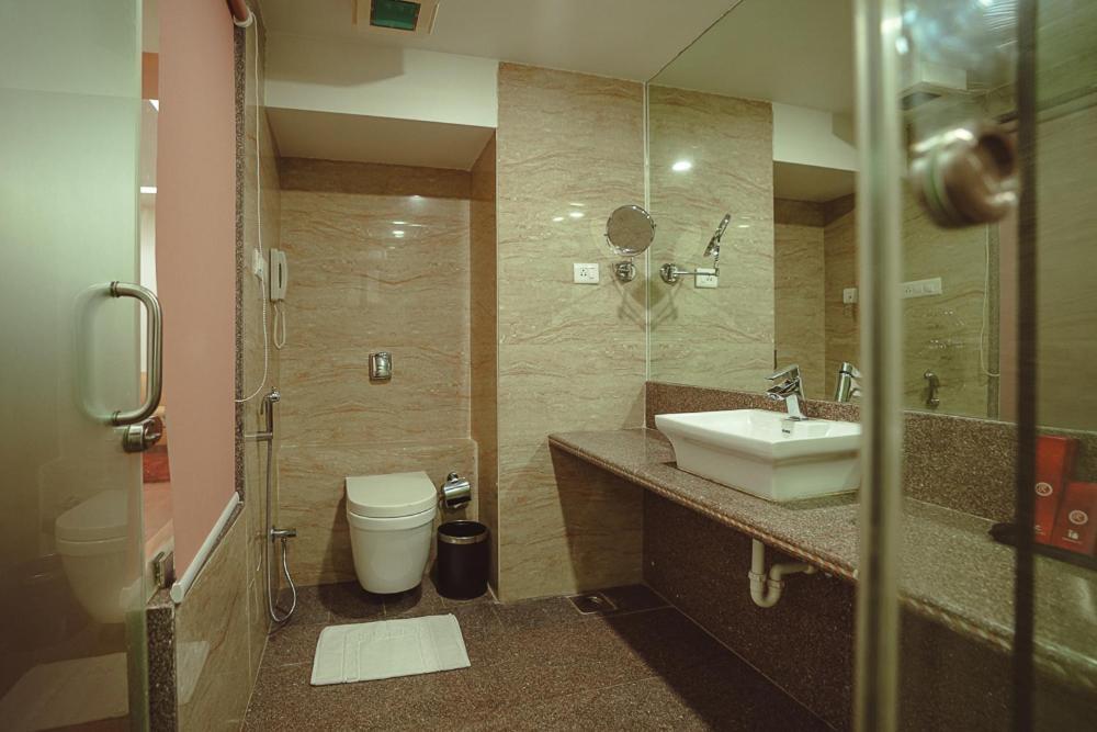 בהוי Ramee The Srinivas Palace מראה חיצוני תמונה
