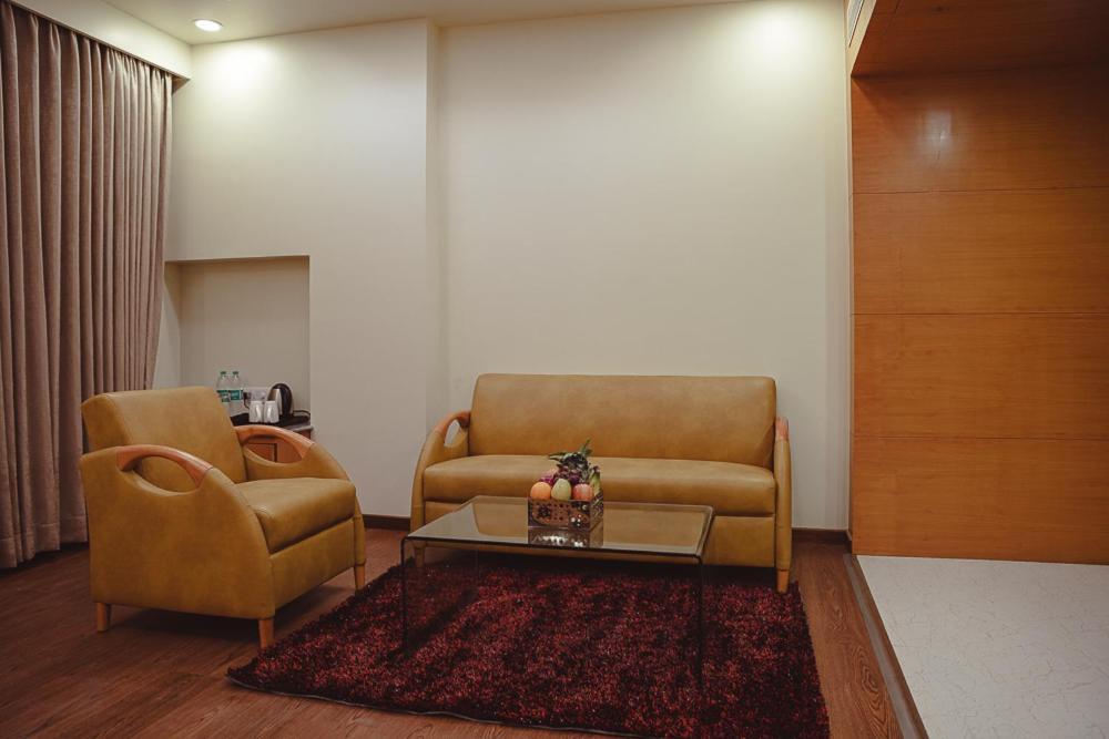 בהוי Ramee The Srinivas Palace מראה חיצוני תמונה